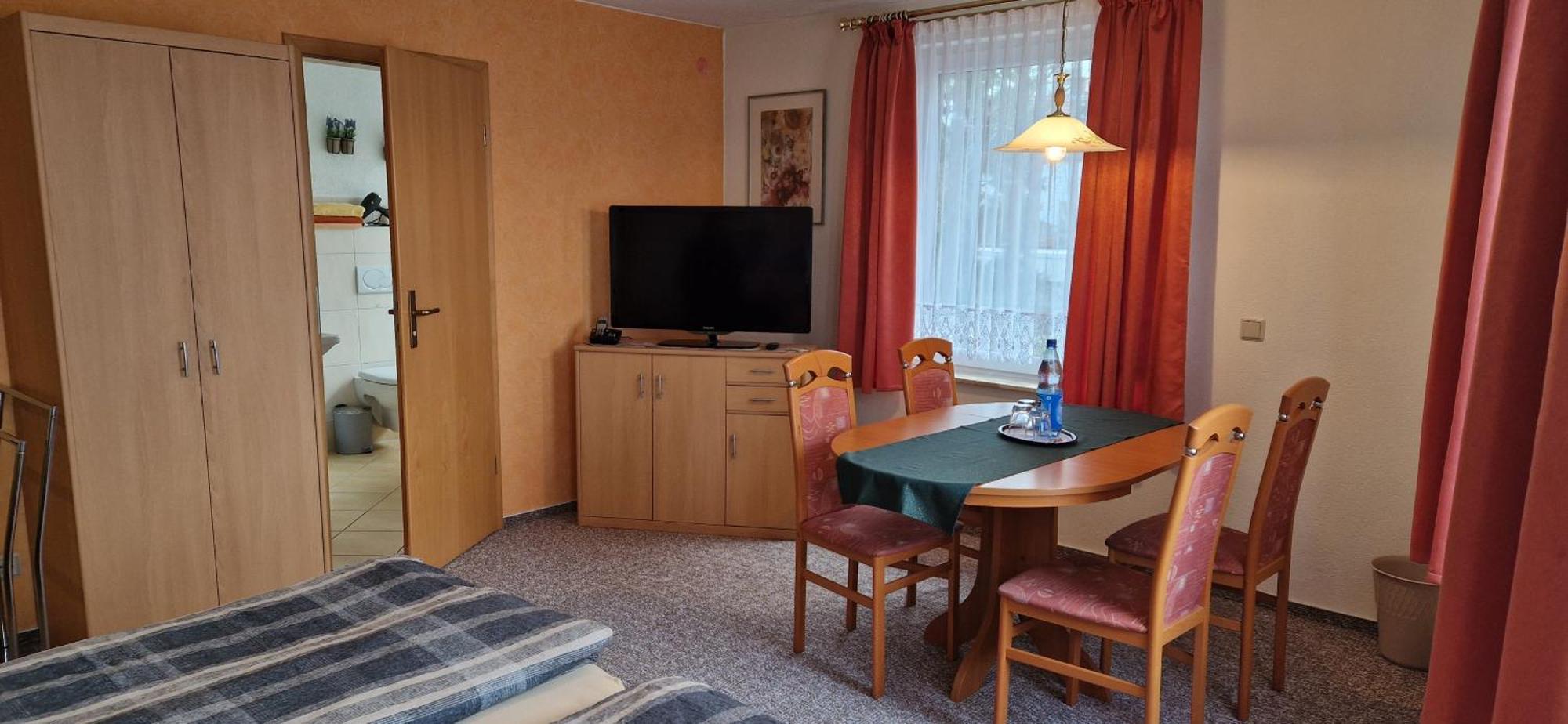 Galeriecafe Und Pension Ambiente Циттау Экстерьер фото
